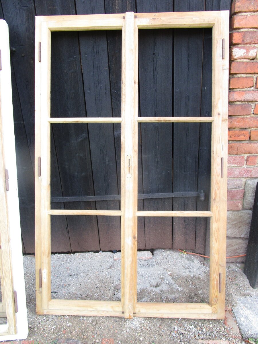 Dřevěnná dvoukřídlá oka 170x108. - 2