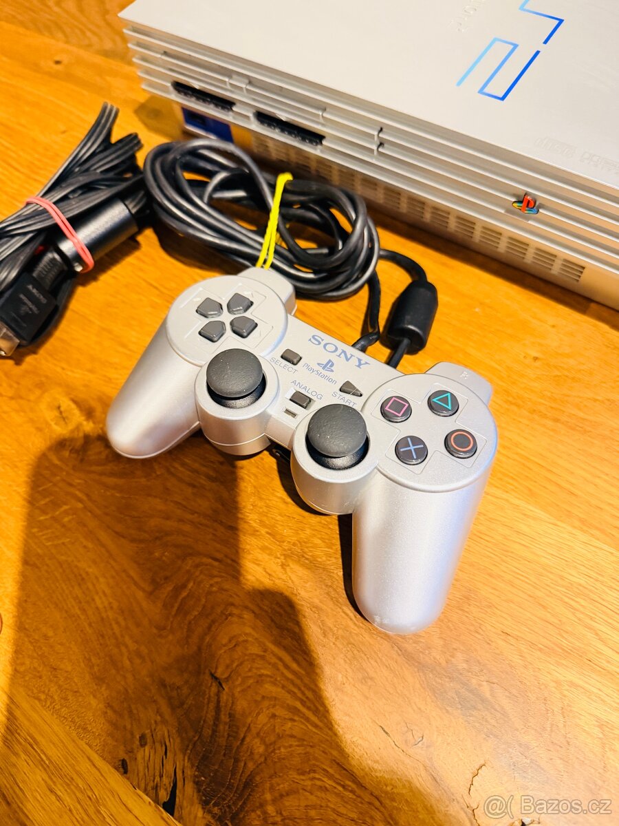 PlayStation 2 (PS2) – Silver + ovladač + kabely + hra - 2