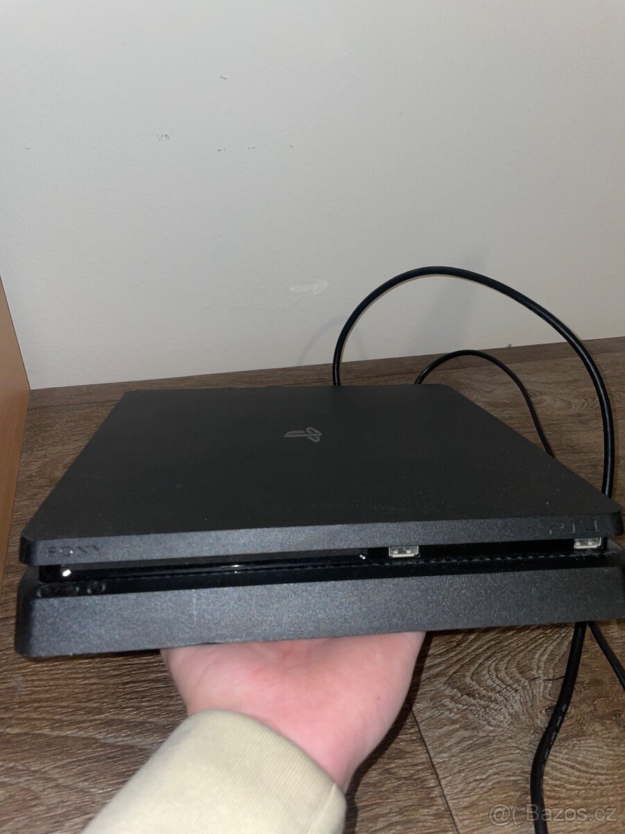 PlayStation 4 Slim + ovladač - 2