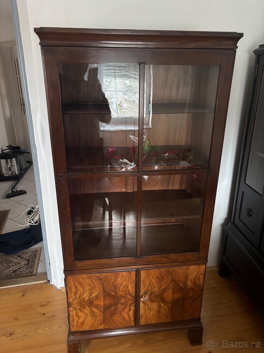 Starožitný nábytek - 2