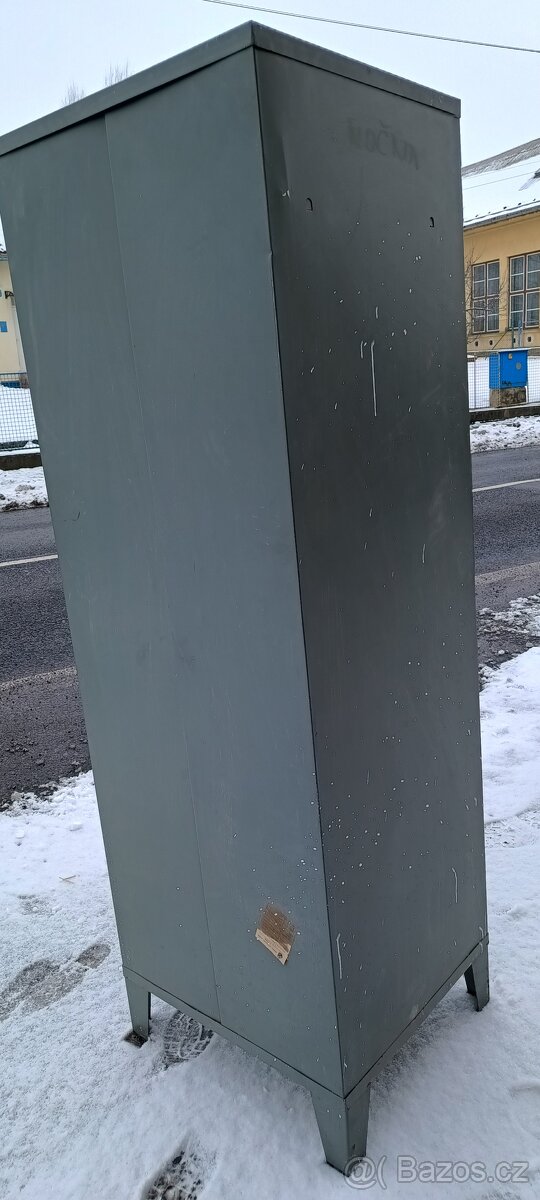 Plechová skříňka - 2