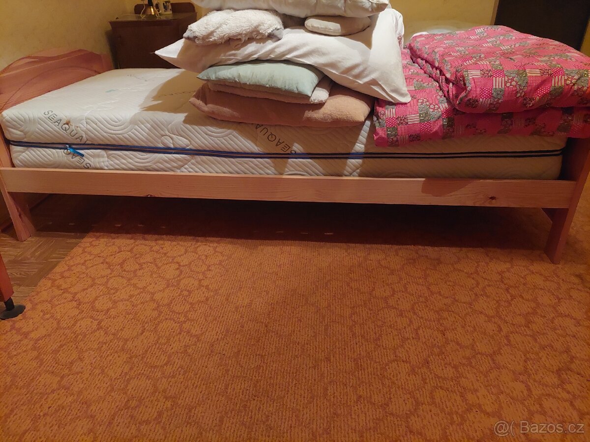 Postel s roštem a matrací - 2