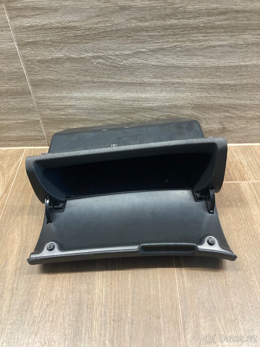 Škoda Fabia II. schránka 5J1857096B - 2