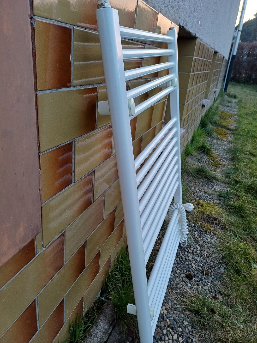 PRODÁM ELEKTRICKÝ KOUPELNOVÝ ŽEBŘÍK - 2