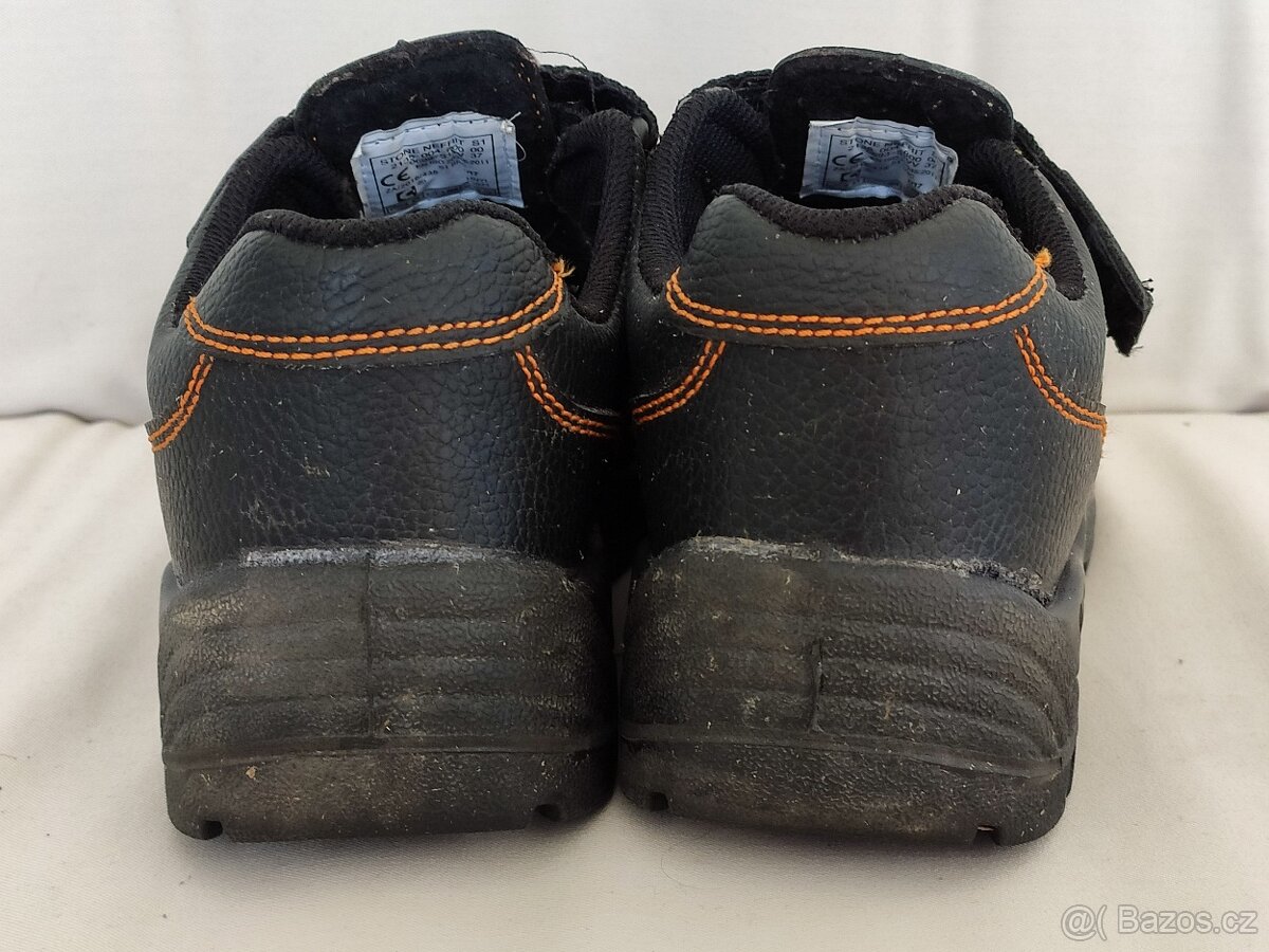 Boty černé pracovní vel.37 polobotky mokasíny kus 100,- - 2