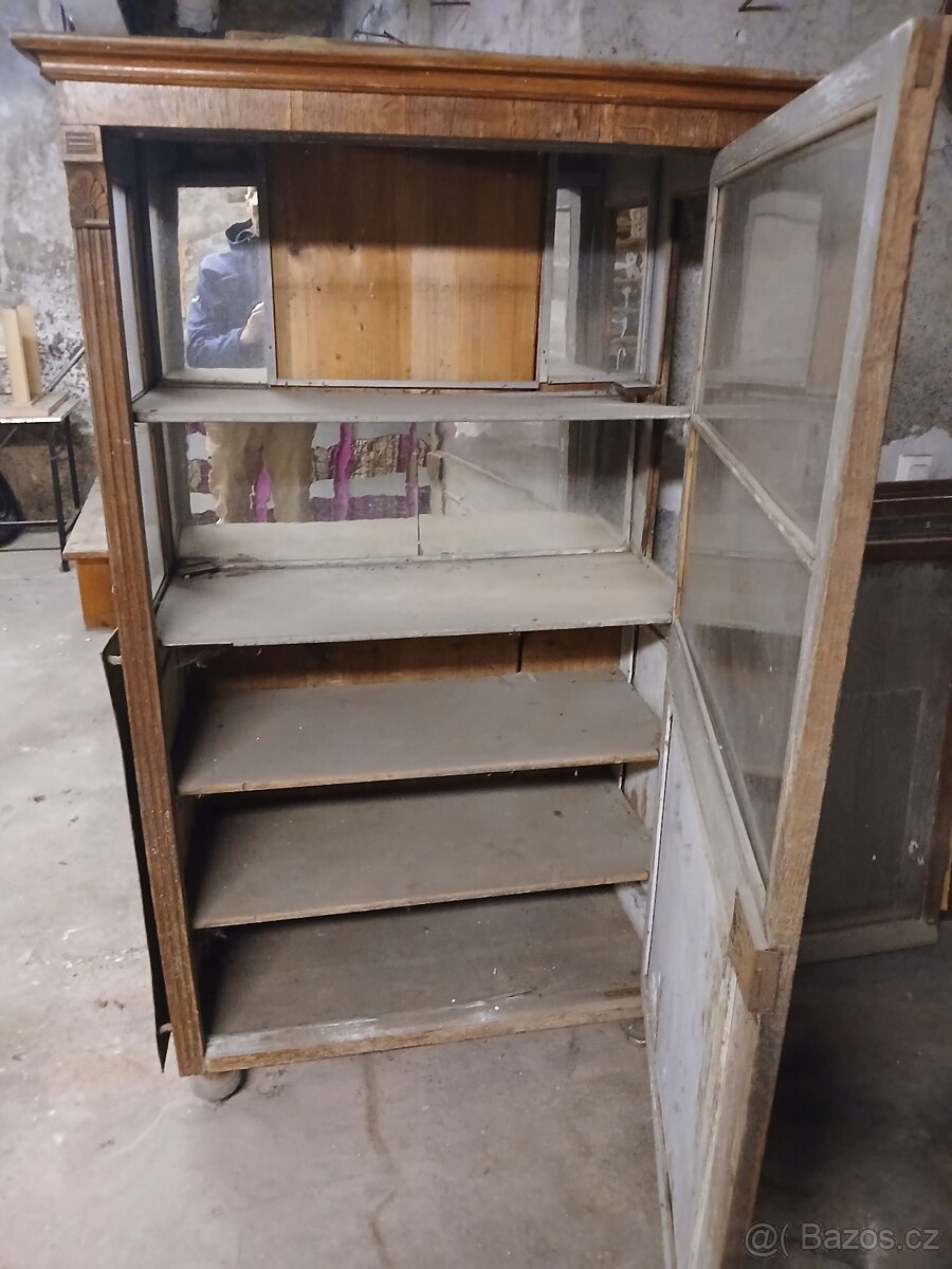starožitná skříň skleník - 2