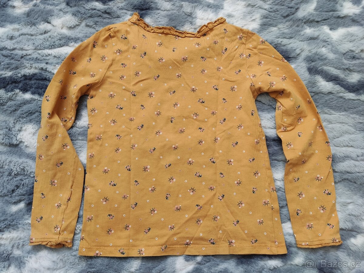 Dívčí tričko velikost 134 - 2