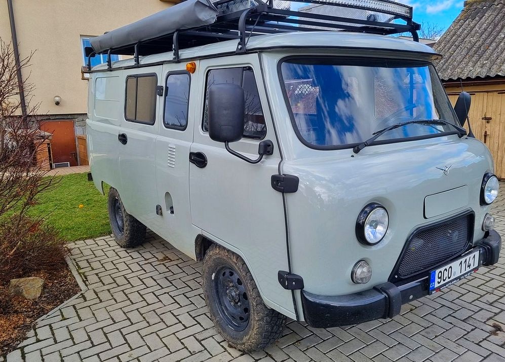 Vějířová markýza na offroad auto