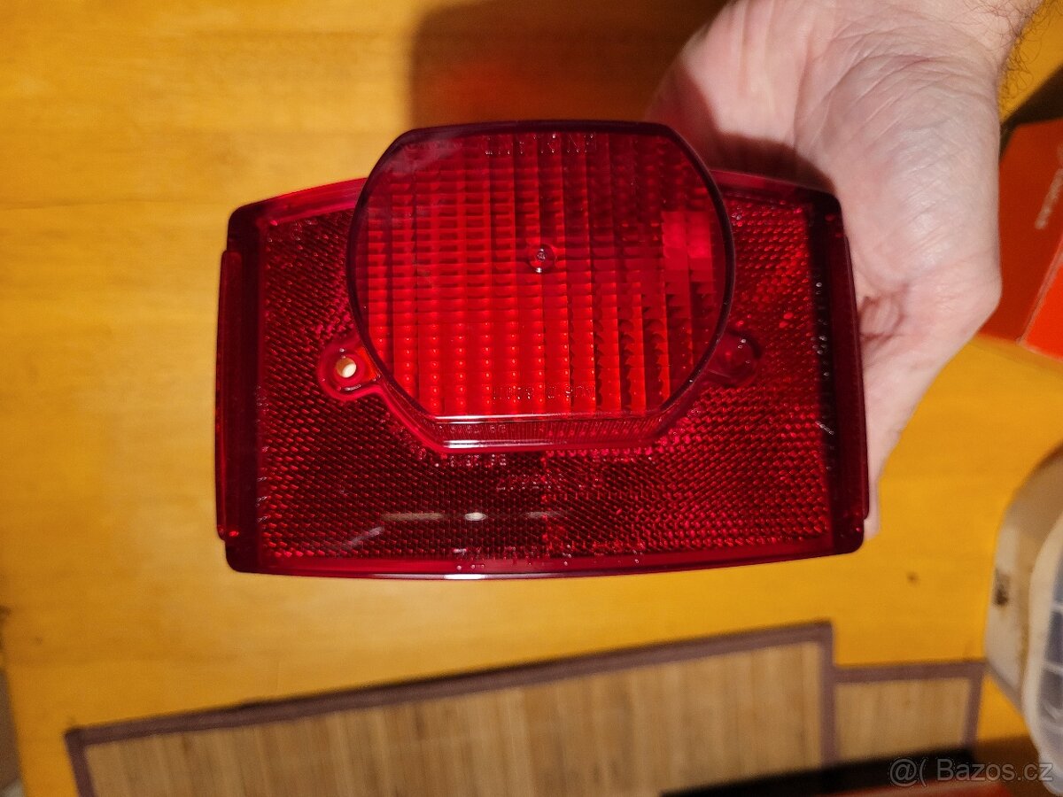 Sklo zadní Lucas - 2