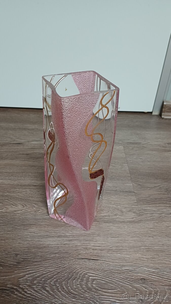 Skleněná váza s granátky - 2