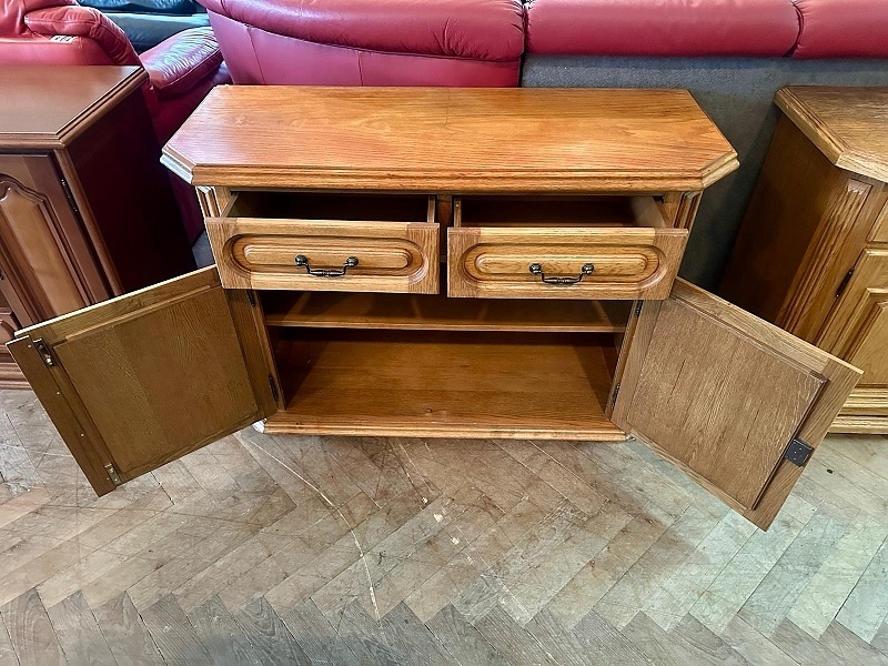 908 Komoda rustikální 2-řadá frézovaná masivní provedení - 2