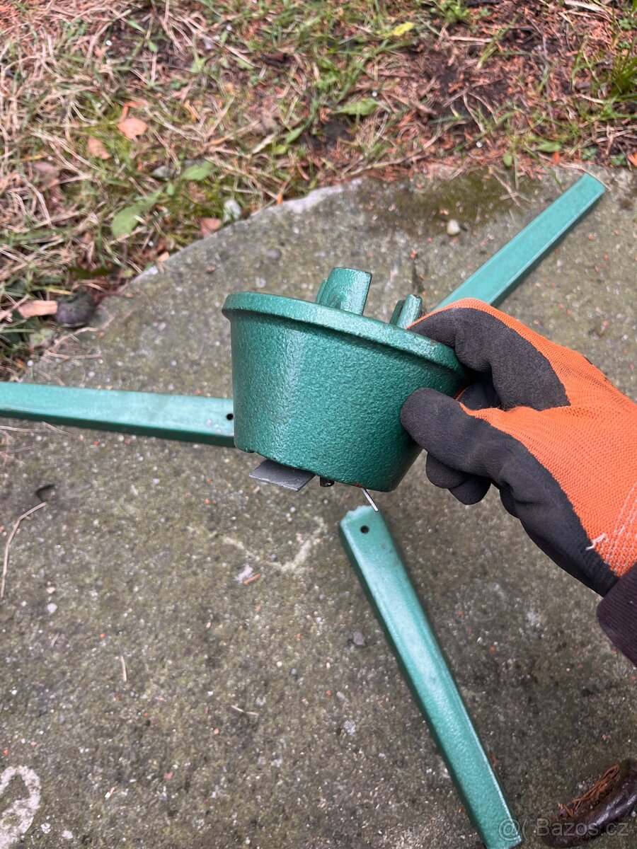 Litinový stojan na živý vánoční stromek - 2