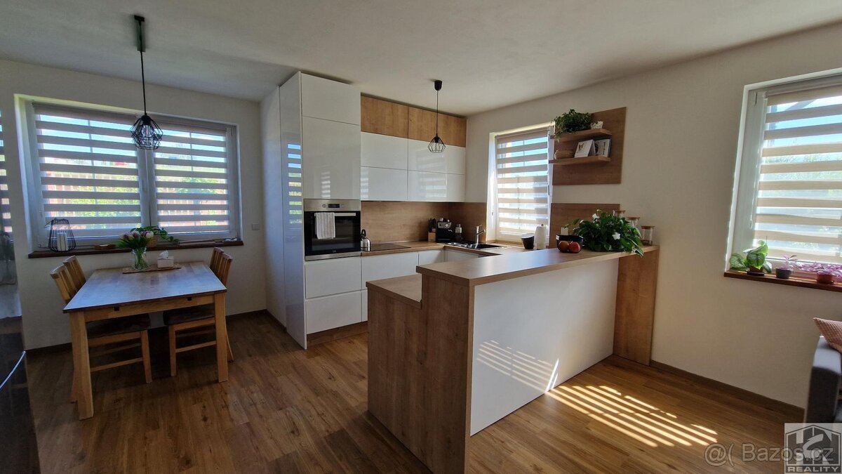 Rodinný dům, 7+kk+garáž, 213m2, Liberec - Vesec, pozemek 873 - 2