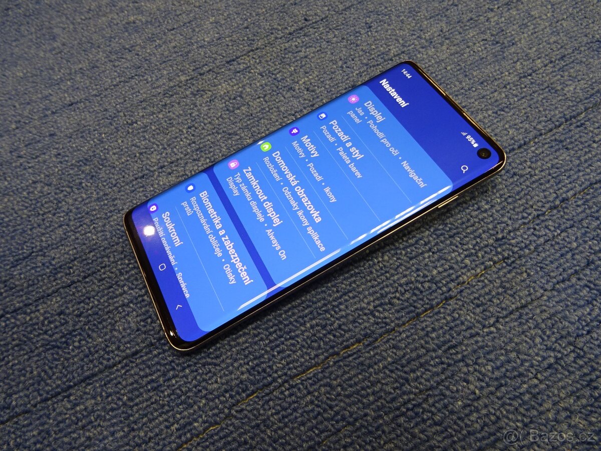 TOP Samsung Galaxy S10 8/128GB 6,1" AMOLED záruka - 2