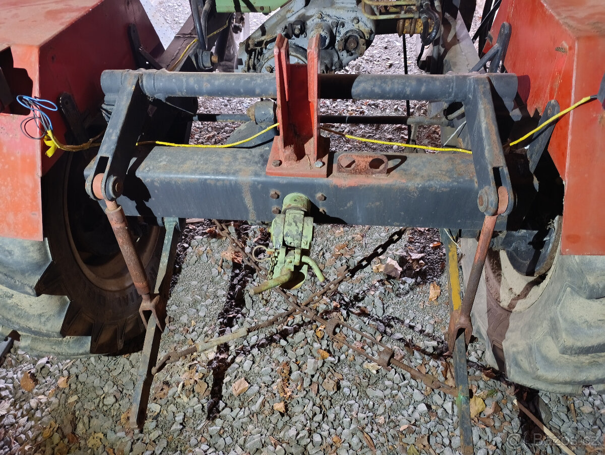 Mohutný malotraktor 4x4 - 2