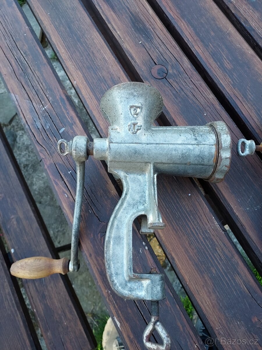 staré mlýnky na maso - 2
