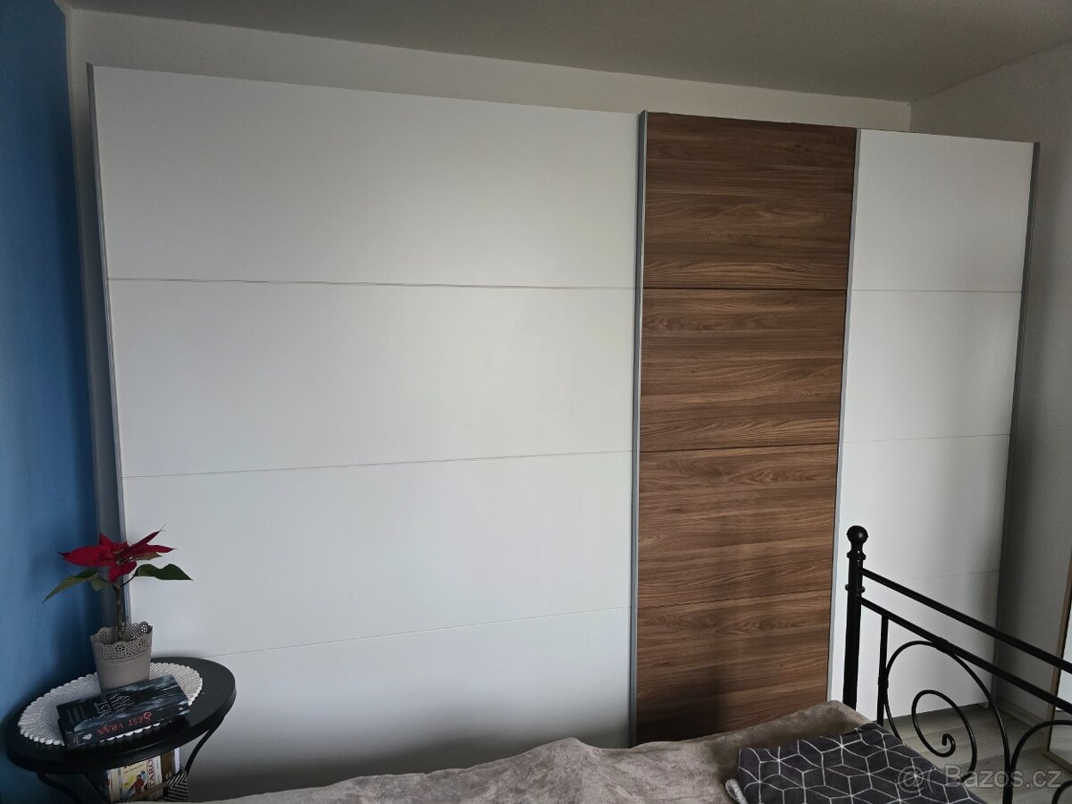 Šatní skříň - 2