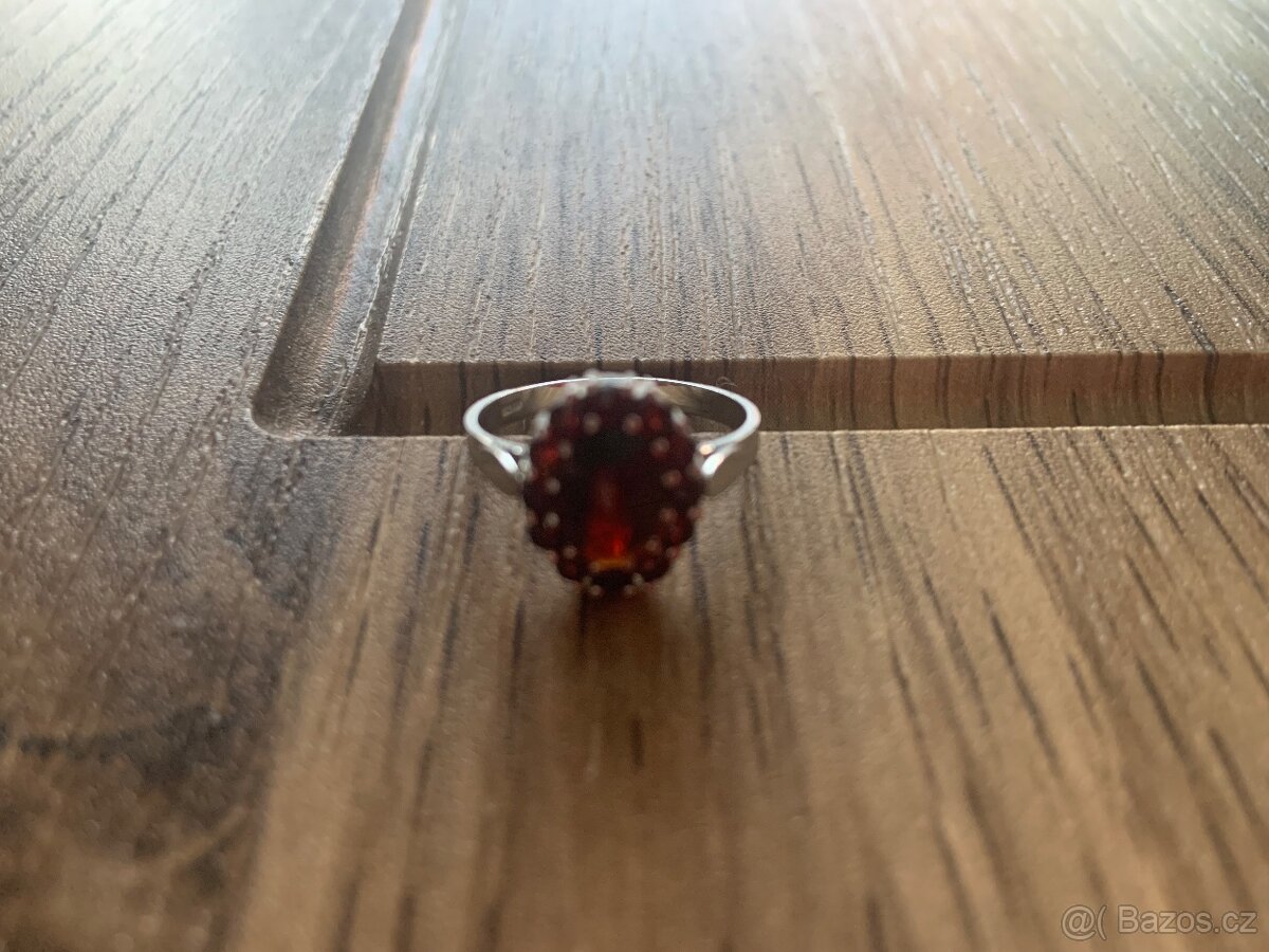 NOVÝ prsten s českým granátem - 2