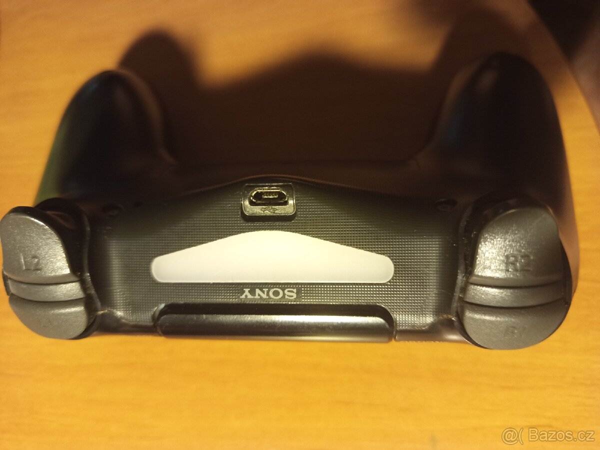 Herní ovladač Sony Dual Shock 4V2 - 2