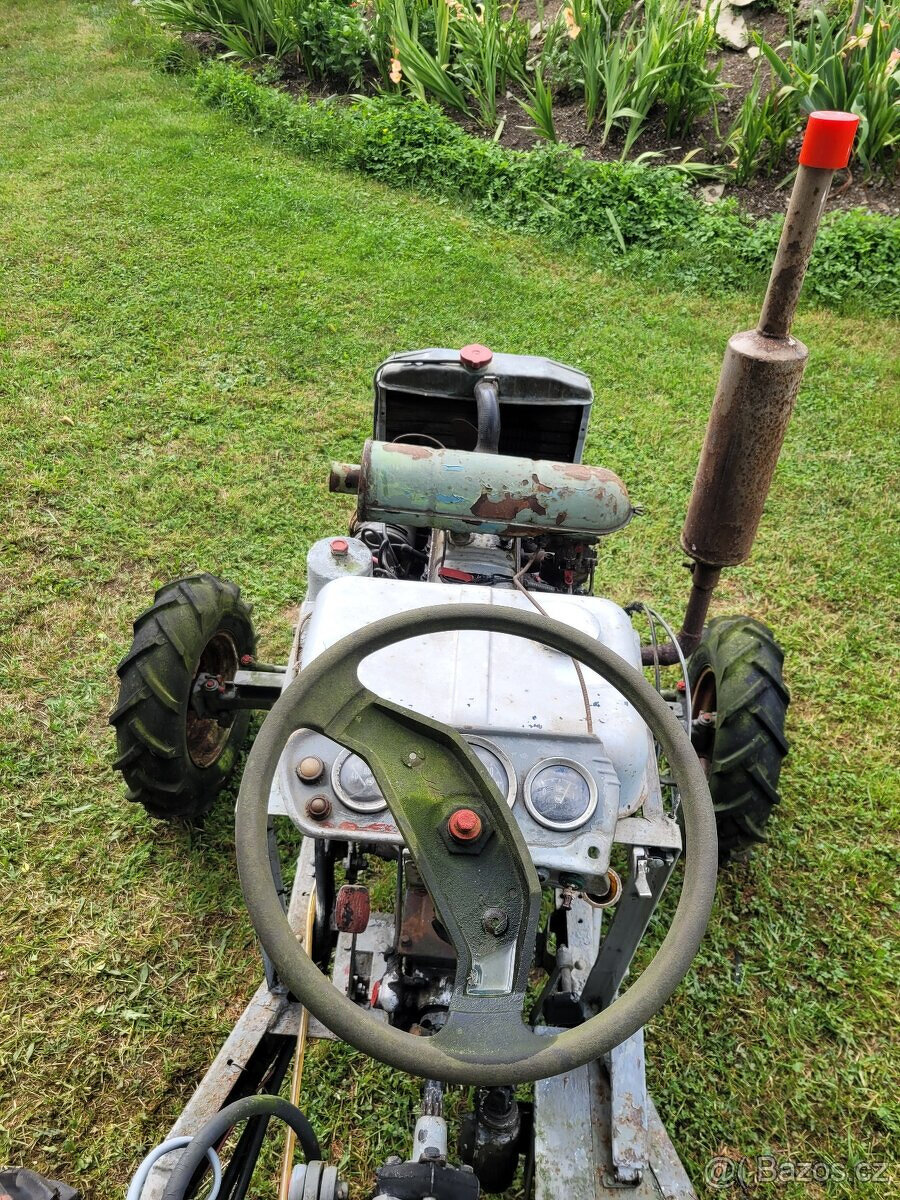 Prodám traktor domácí výroby. - 2