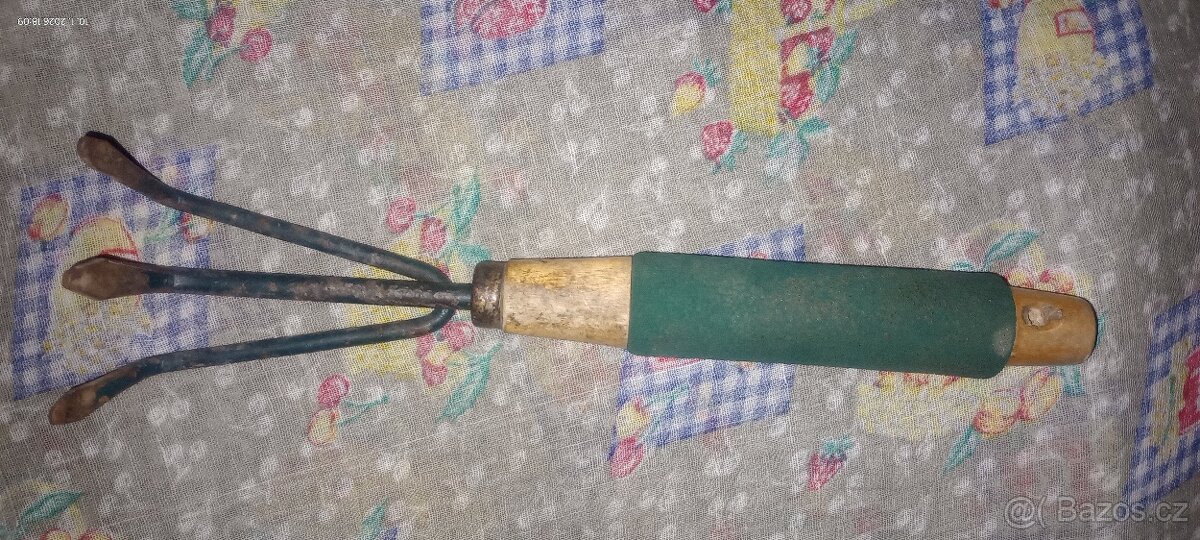 Ruční kultivátor 3 hroty - 2