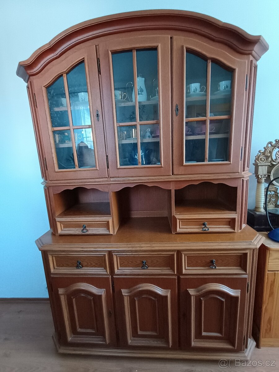 Dřevěná komoda, vitrína - 2