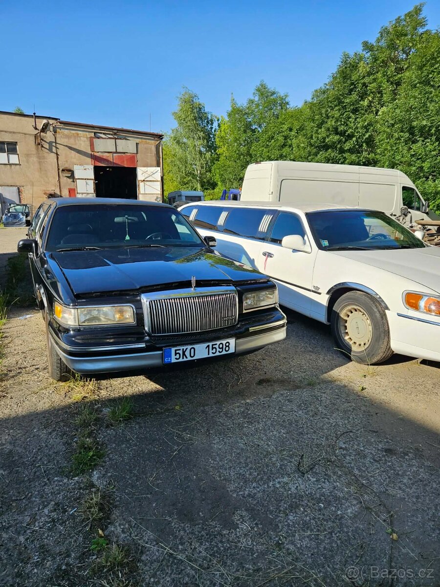Lincoln town car - 2