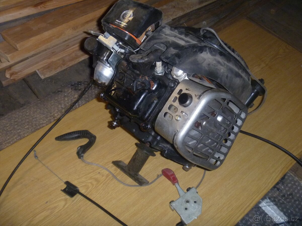 motor ze sekačky - 2