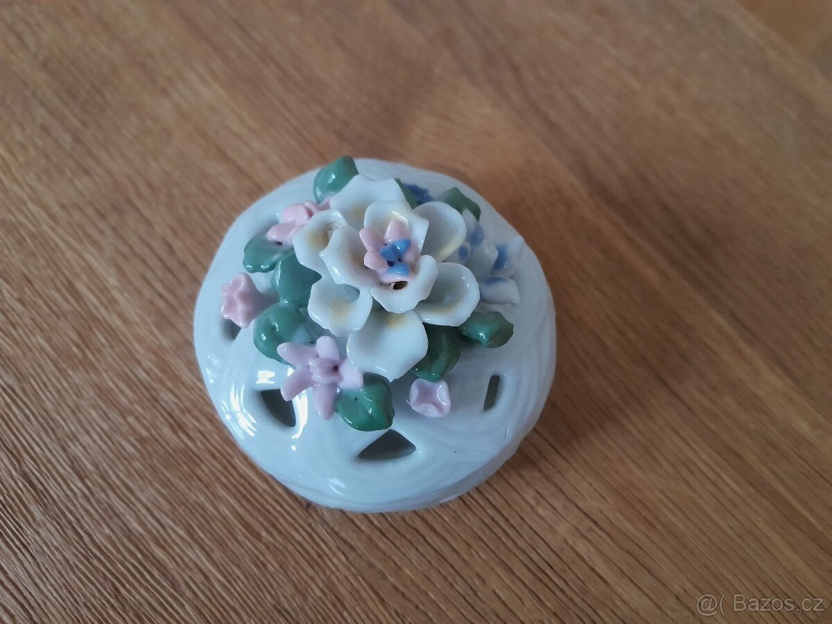Porcelánová dóza - 2