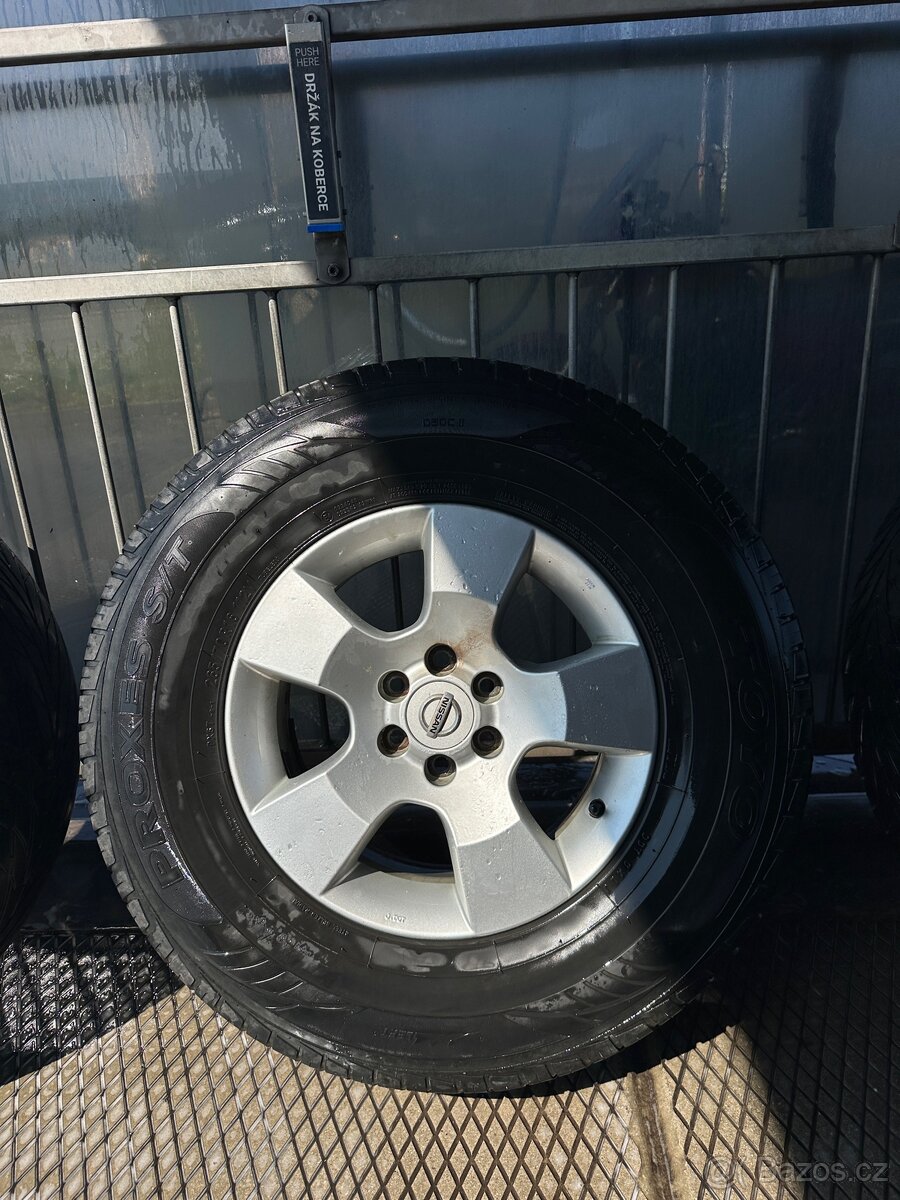 Pneu nissan 265/70 R16 - 2