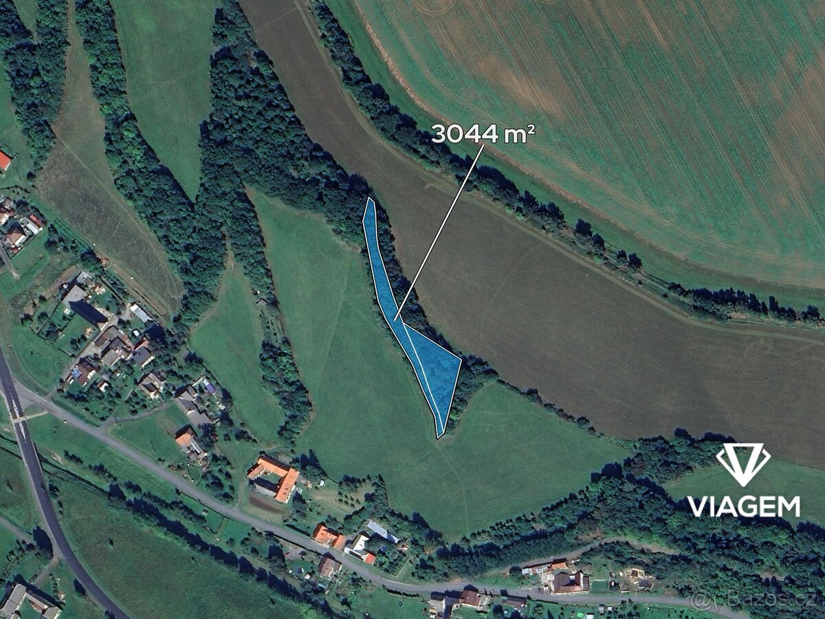 Pole 3 044 m² - 2