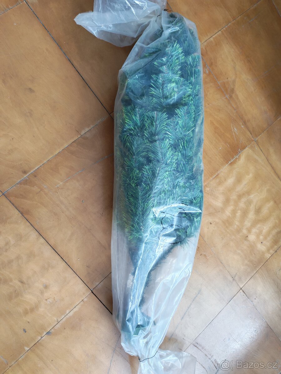 Umělý vánoční stromeček - 2