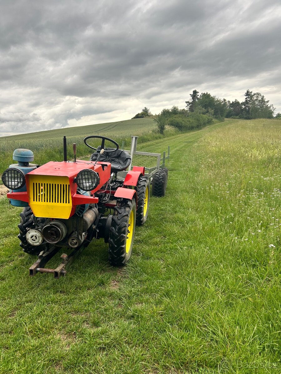 Malotraktor Tz4k14 pro práci v lese - 2