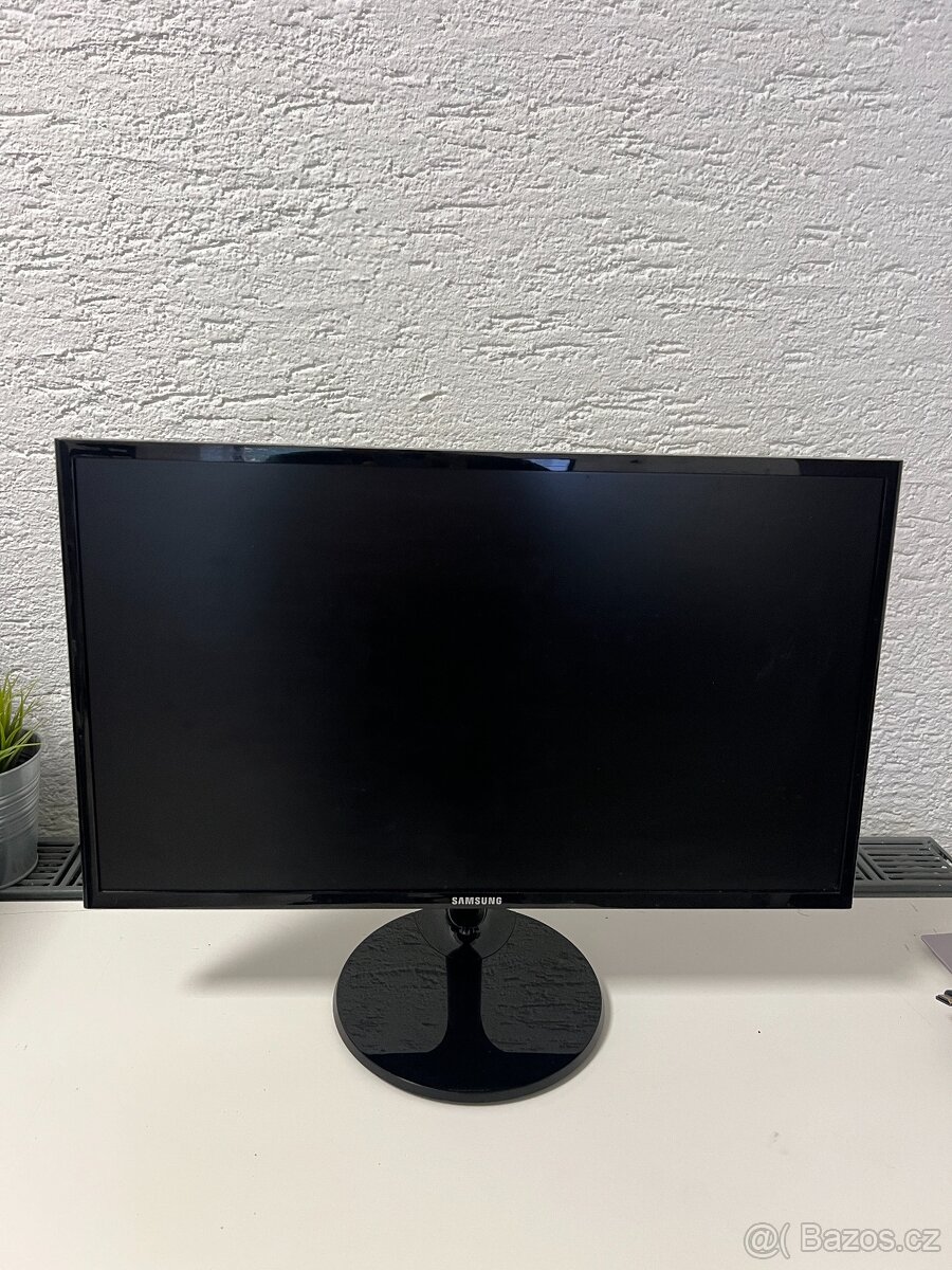 24" Samsung S24F350FHU - 2