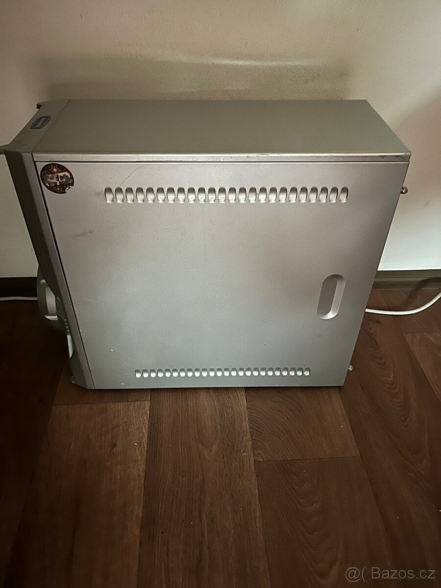 herní pc s monitorem - 2