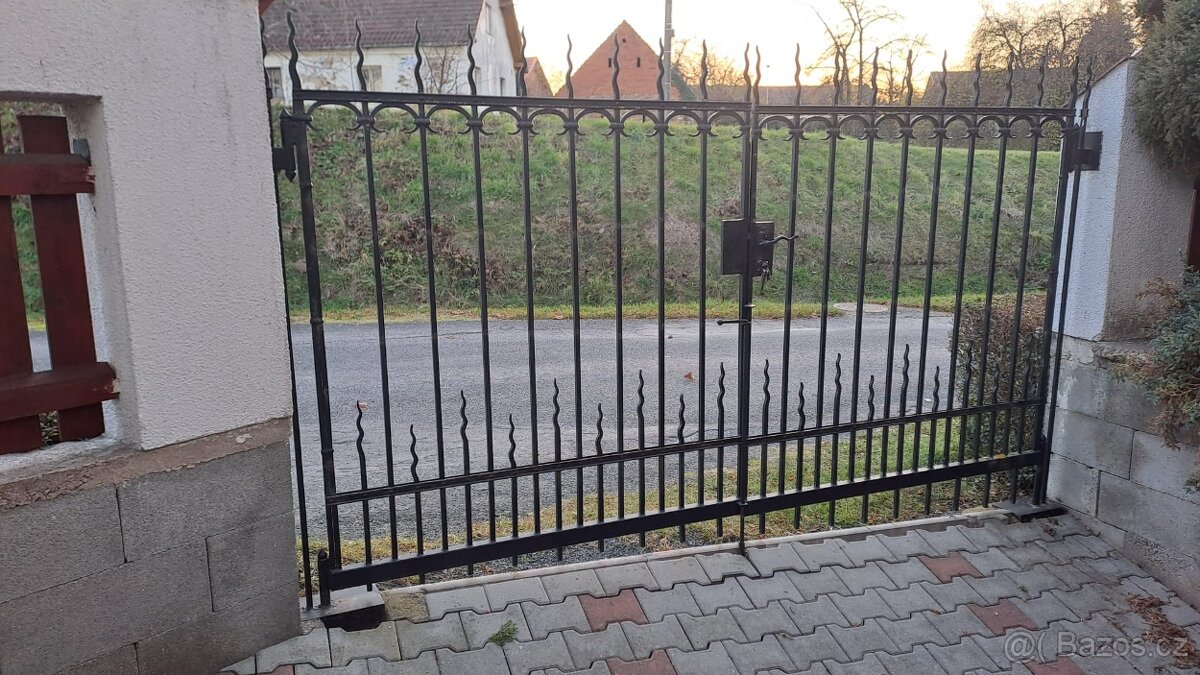 Kovaná dvoukřídlá brána, vrata - 2