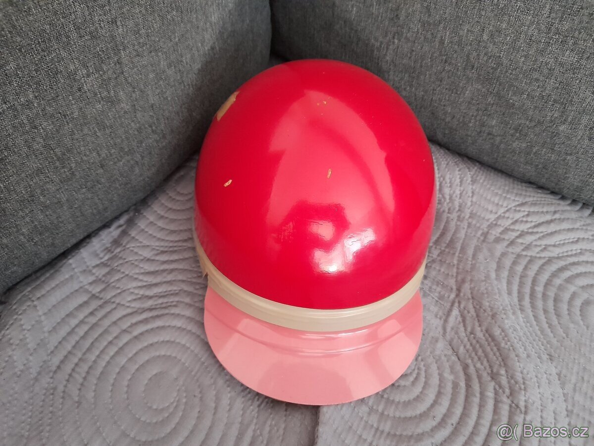 Stará retro helma kokoska za 949,- - 2