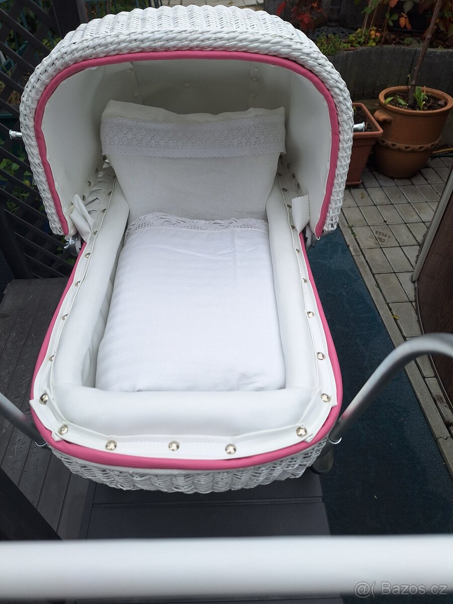 RETRO KOČÁREK PRO PANENKY - 2