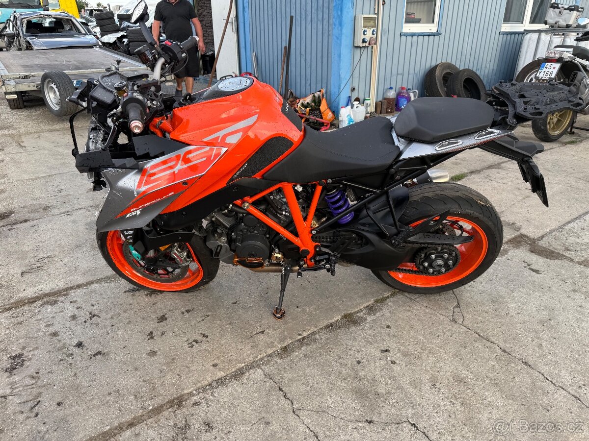 Ktm 1290 Super Duke GT 127kw rv:2022/5 havarované - 2