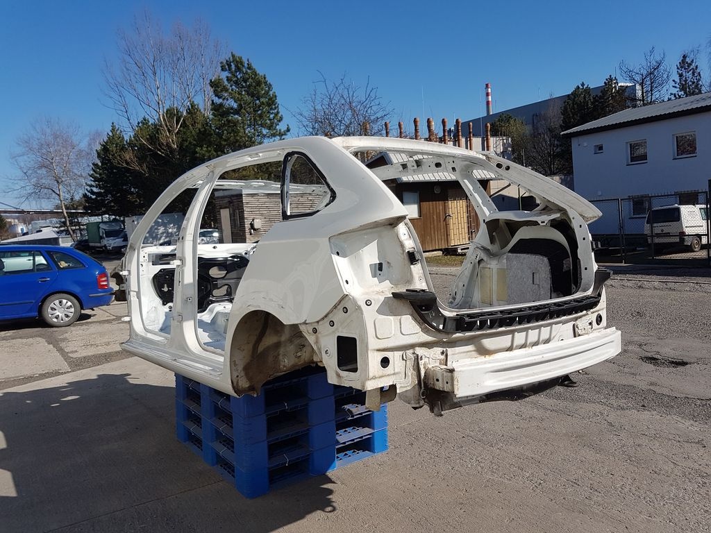 Výřez karoserie Škoda Rapid Spaceback, již rozřezáno, LEVNĚ - 2