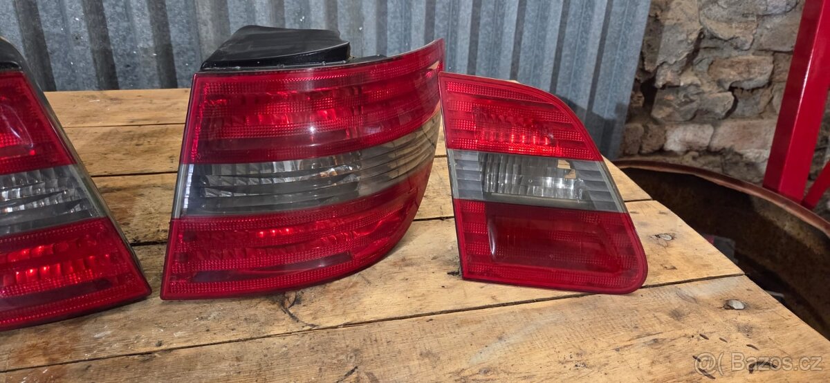 Mercedes B180, zadní světla - 2