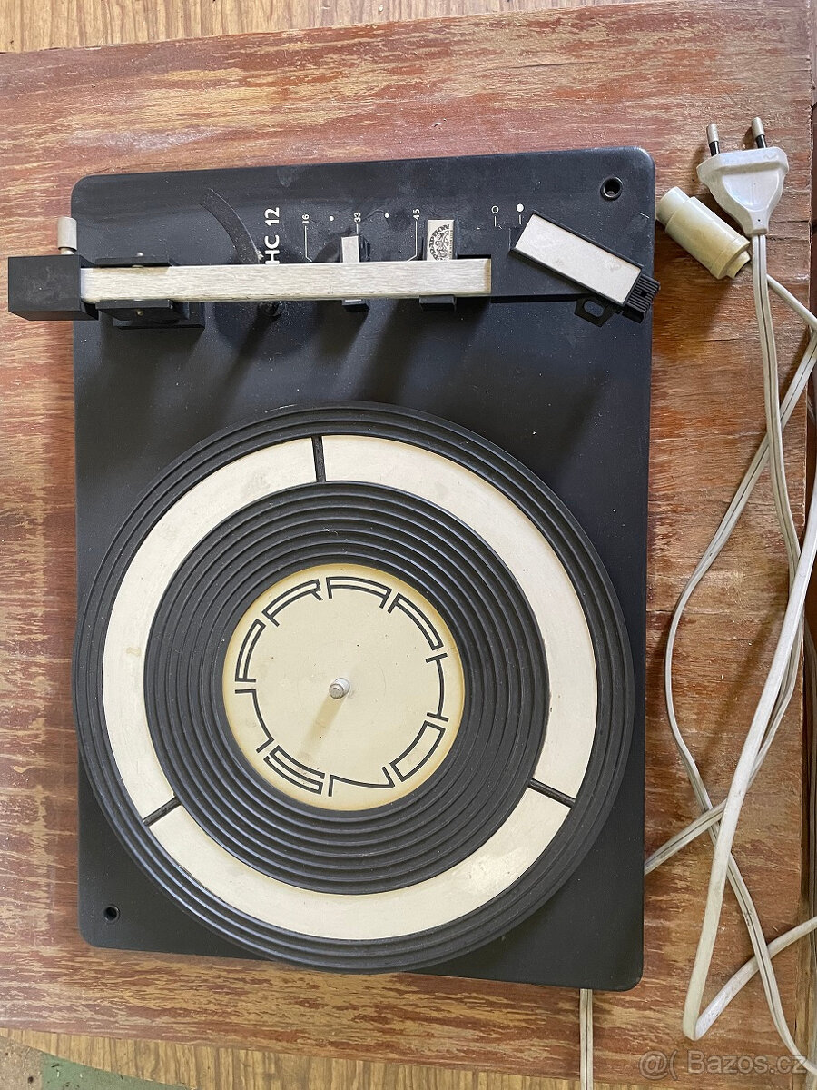 Zesilovač Tesla a gramofon šasí - 2