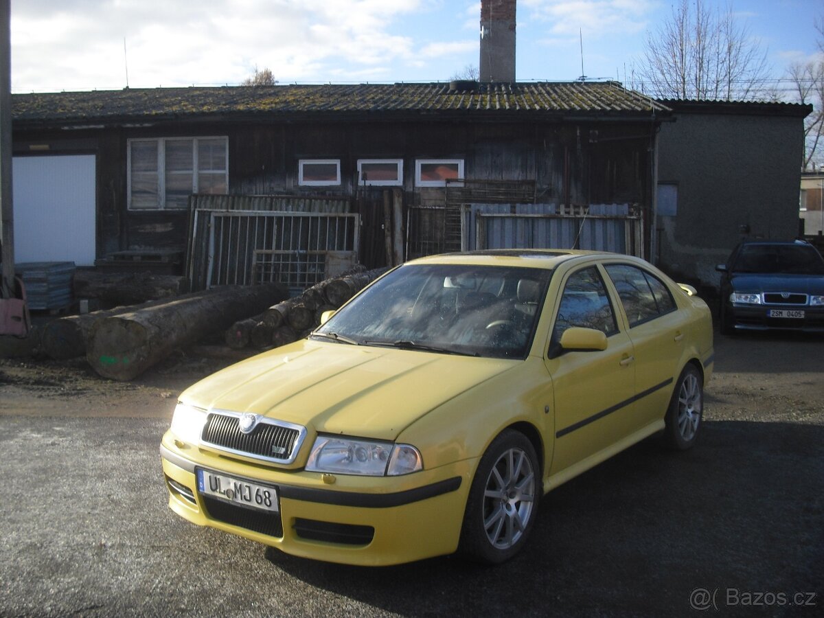 Skoda Octavia RS1 - 2