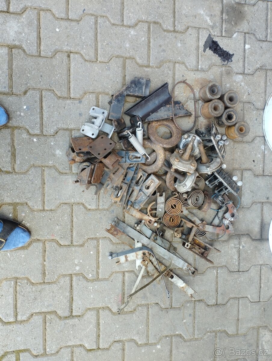 Tatra 603 různé náhradní dily - 2