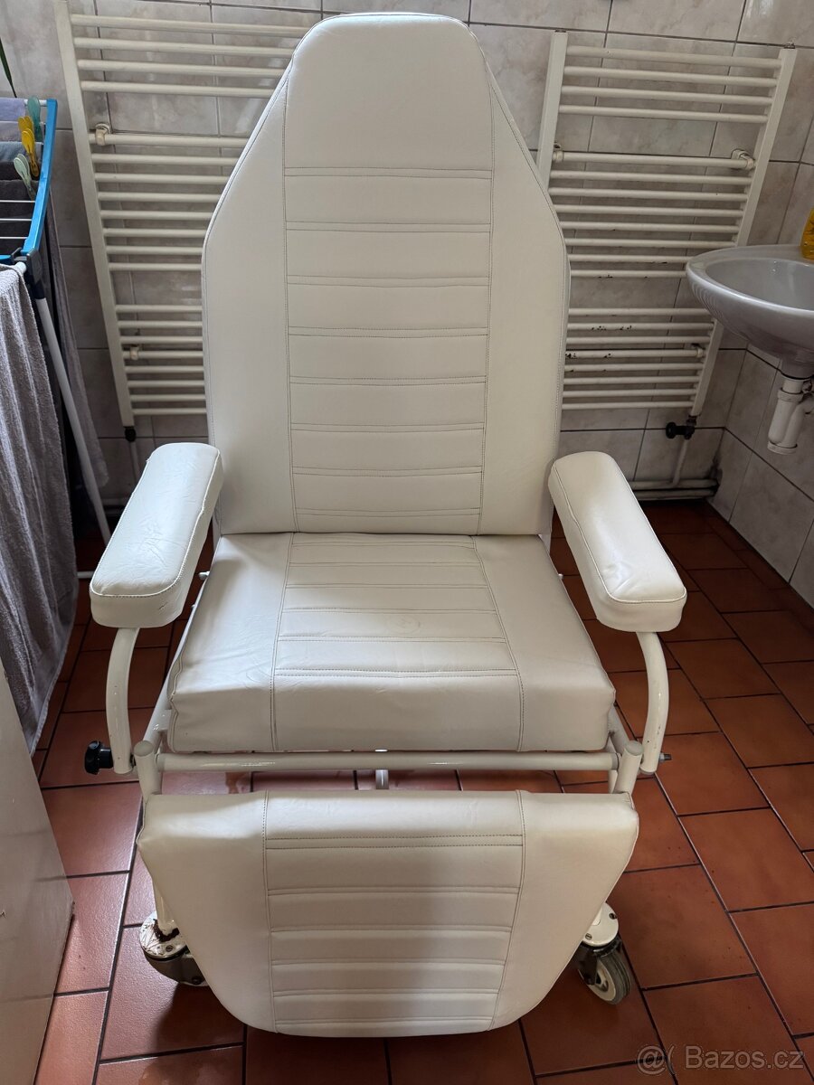 Kosmetické polohovatelné křeslo - 2