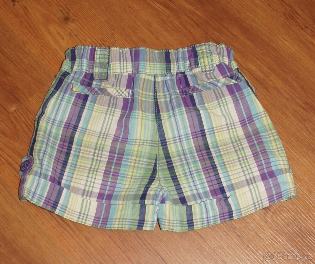 Kostkované dívčí kraťasy C&A - vel. 122 - 2