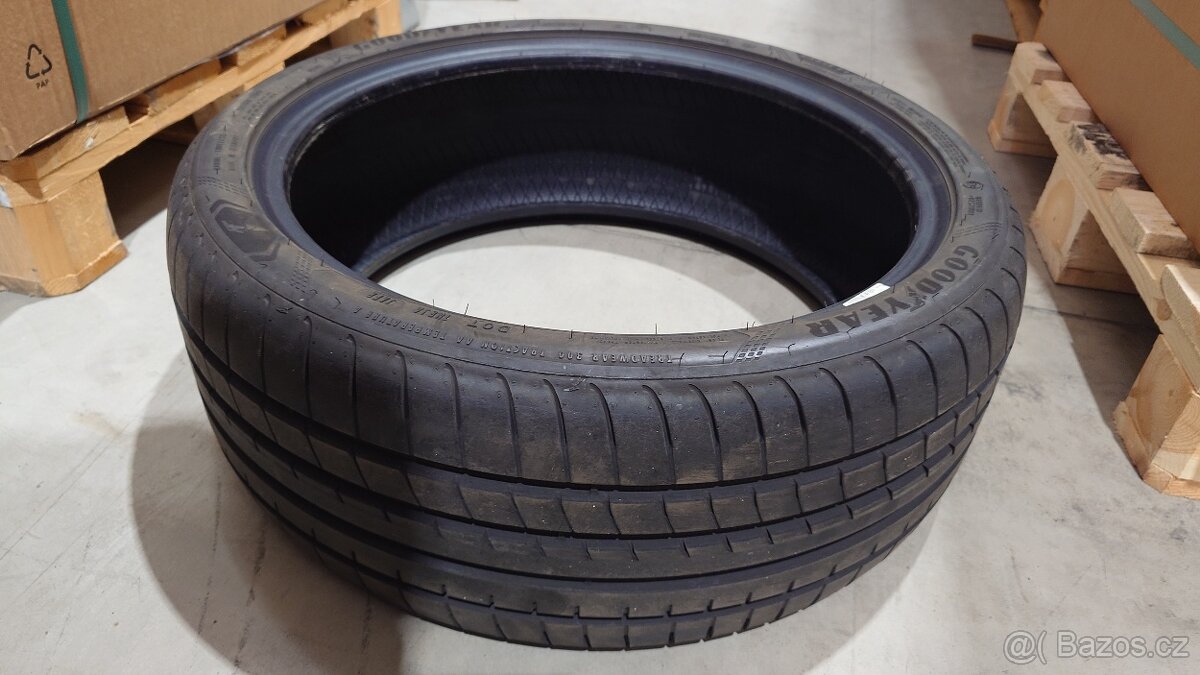 Goodyear 255/35R19 - 2