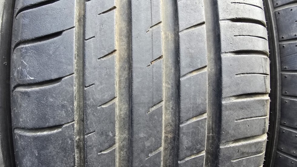 Letní pneu 225/50/17 Nexen - 2
