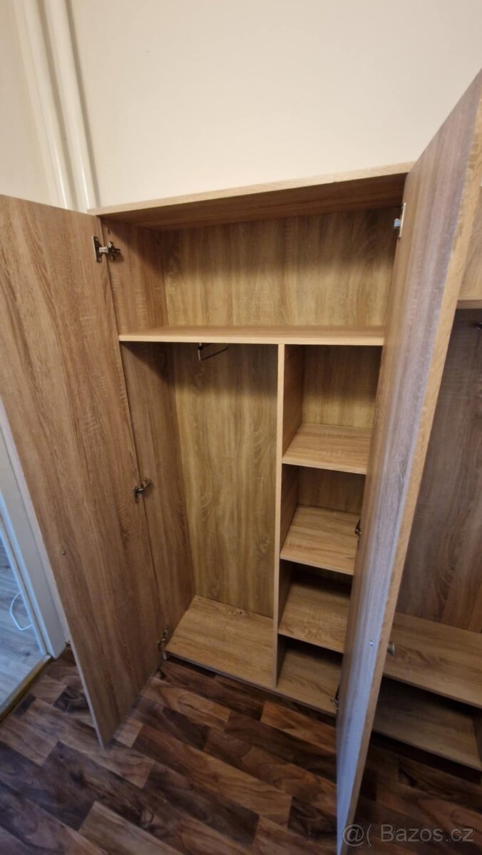 Předsíňová stěna + skříň - 2