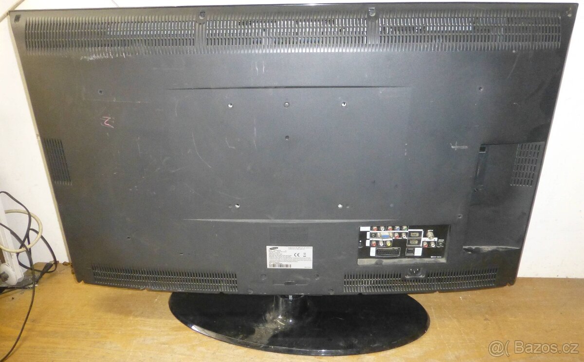 LCD televize 93cm SAMSUNG, 37 palců, nemá DVBT2 - 2
